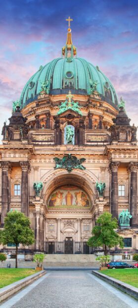 Berlin Cathedral features intricate sculptures and a large dome, 2K Phone Wallpaper
