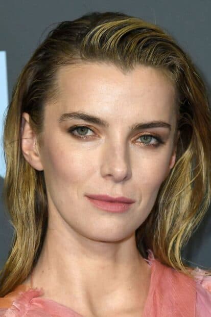 Betty Gilpin wallpapers showing a close up portrait with natural makeup, HD Mobile Wallpaper