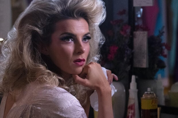 Betty Gilpin is captured in a thoughtful moment with a vintage hairstyle, HD Desktop Wallpaper