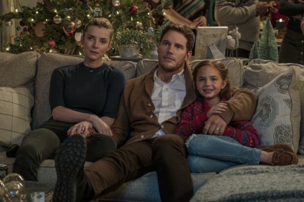 Betty Gilpin sits with a man and a child in a cozy Christmas living room, HD Desktop Wallpaper