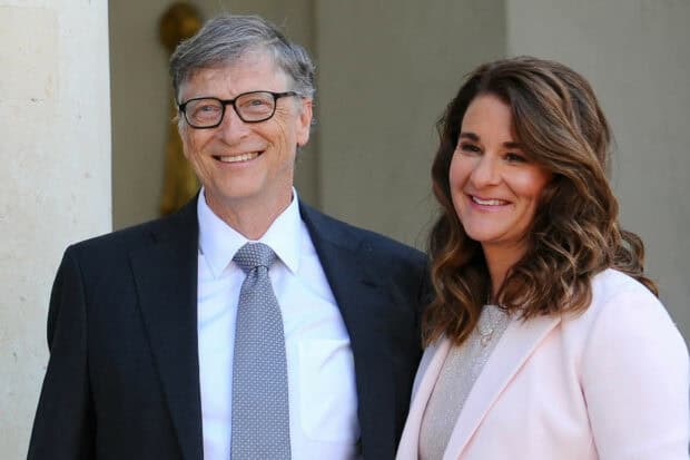 Bill Gates and Melinda Gates posing and smiling in formal attire, HD Desktop Wallpaper