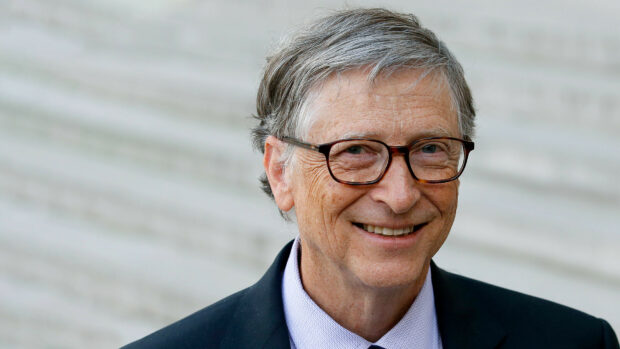 Bill Gates wallpapers showing a close up of him wearing glasses and a suit, HD Desktop Wallpaper