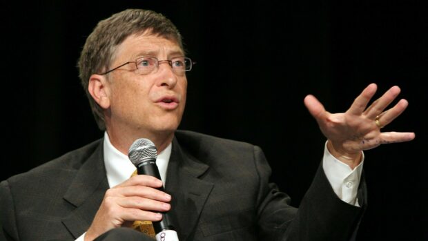 Bill Gates is speaking passionately while holding a microphone during a conference, HD Desktop Wallpaper