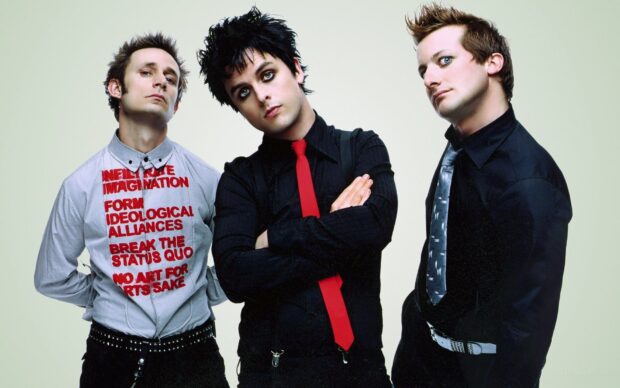 Billie Joe Armstrong Wallpapers show three musicians in bold outfits and makeup, HD Desktop Wallpaper