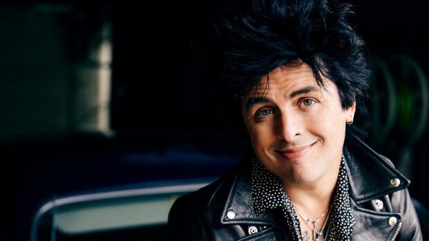 Billie Joe Armstrong smiles wearing a black leather jacket, HD Desktop Wallpaper