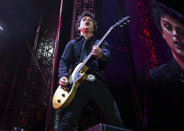 Billie Joe Armstrong plays guitar during a live concert performance, 2K Desktop Wallpaper