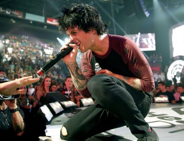 Billie Joe Armstrong is singing passionately during a live concert in front of a large crowd, HD Desktop Wallpaper