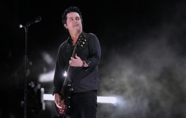 Billie Joe Armstrong playing guitar during a concert performance, HD Desktop Wallpaper