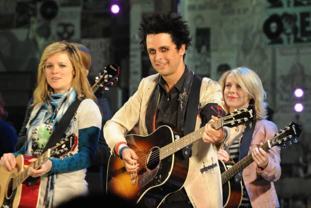 Billie Joe Armstrong performs on stage with guitar during live show, 2K Desktop Wallpaper