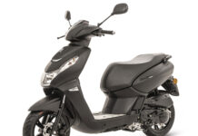 A black Peugeot Kisbee scooter is shown from the side with detailed features visible, HD Desktop Wallpaper