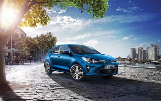 Kia Wallpapers 4K and Full HD capture the city view and stylish car, HD Desktop Wallpaper
