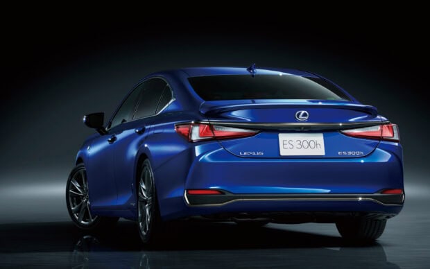 The blue Lexus ES is shown from the rear highlighting its design, 2K Desktop Wallpaper