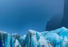 The blue icy glacier peaks rise sharply under a clear sky in a cold environment, HD Mobile Wallpaper