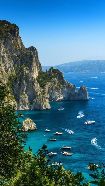 The Palawan wallpapers show stunning cliffs and boats on the clear blue sea, HD Phone Wallpaper