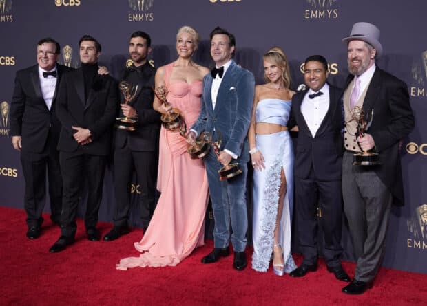 Brett Goldstein and colleagues hold Emmy Awards on the red carpet, 2K Desktop Wallpaper
