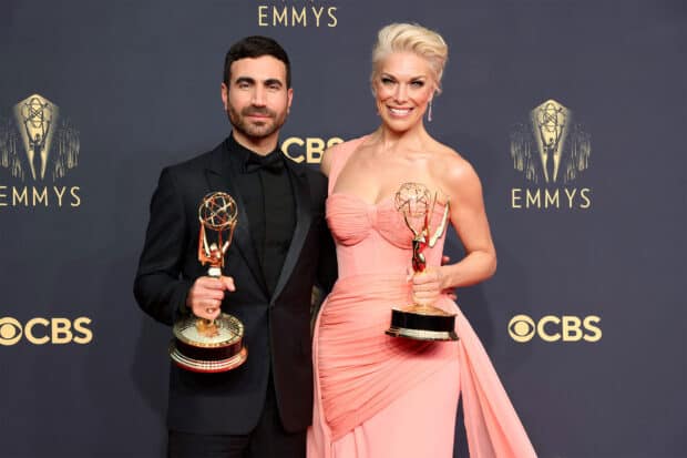 Brett Goldstein proudly holds an Emmy Award while posing with a woman in a pink dress, HD Desktop Wallpaper