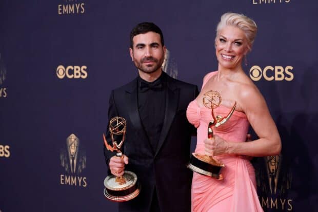 Brett Goldstein holding an Emmy award while posing with a woman at the Emmys event, 2K Desktop Wallpaper