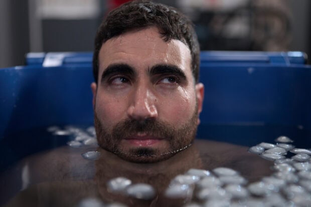 Brett Goldstein is sitting in a blue ice bath showing a thoughtful expression, HD Desktop Wallpaper