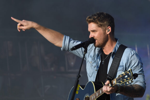Brett Young is singing and playing guitar during a concert, 2K Desktop Wallpaper (1)