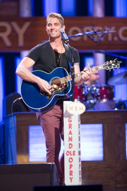 Brett Young plays guitar while singing at Grand Ole Opry, HD Mobile Wallpaper