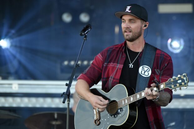 Brett Young is playing guitar and singing at the concert, 2K Desktop Wallpaper