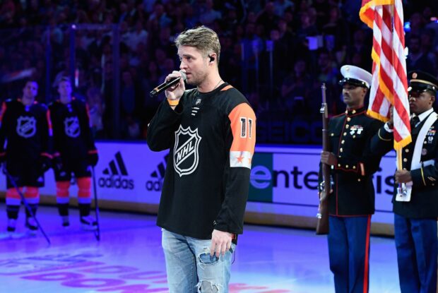 Brett Young sings national anthem at NHL game, HD Desktop Wallpaper