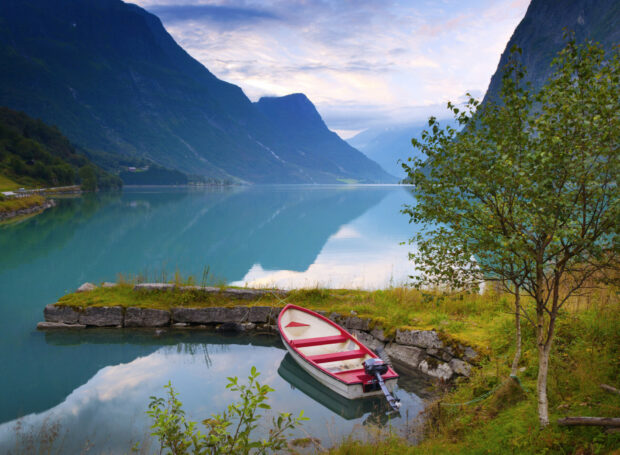 A peaceful boat floats by a calm lake surrounded by mountains in Norway wallpapers, HD Desktop Wallpaper