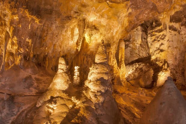 The Carlsbad Caverns features stunning limestone formations illuminated inside the cave, HD Desktop Wallpaper