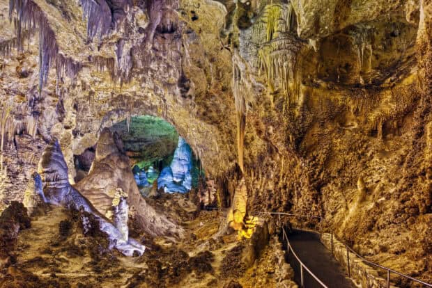 A lit pathway inside Carlsbad Caverns National Park with stalactites and stalagmites, 2K Desktop Wallpaper