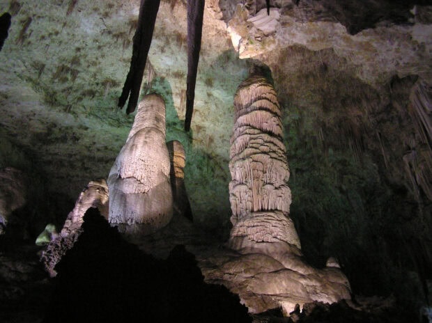 The Carlsbad Caverns show majestic stalagmites inside the cave, HD Desktop Wallpaper