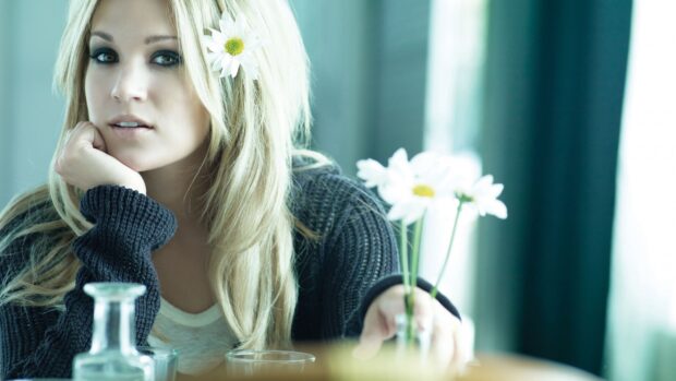 Carrie Underwood wallpapers featuring a thoughtful pose with daisies, 2K Desktop Wallpaper