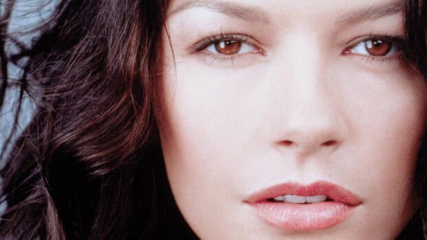 A close up portrait of Catherine Zeta Jones showing her brown eyes and soft expression, HD Desktop Wallpaper
