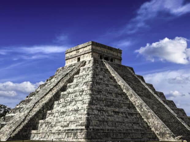 The ancient Chichen Itza pyramid stands tall with clear blue skies above, HD Desktop Wallpaper