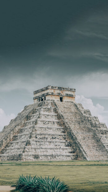 The Chichen Itza pyramid stands tall under a cloudy sky, HD Mobile Wallpaper
