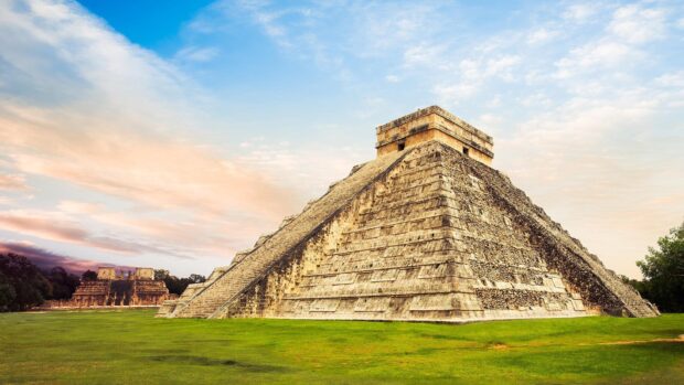 Chichen Itza showcases an ancient pyramid with a cloudy sky, HD Desktop Wallpaper