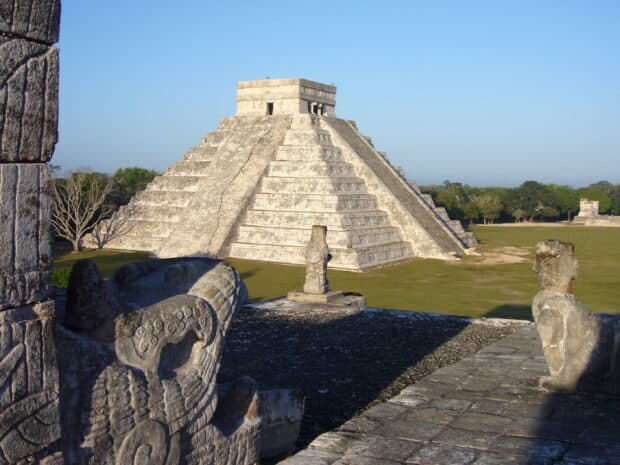 The Chichen Itza pyramid stands tall against a clear blue sky, 2K Desktop Wallpaper