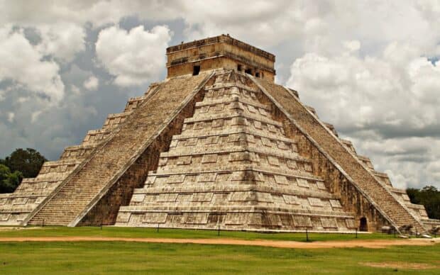 The Chichen Itza pyramid stands tall under a cloudy sky in this image, HD Desktop Wallpaper