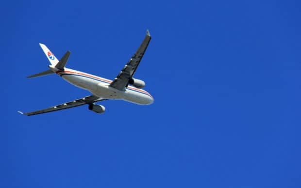 A China Eastern Airlines airplane is flying clearly against a bright blue sky, HD Desktop Wallpaper