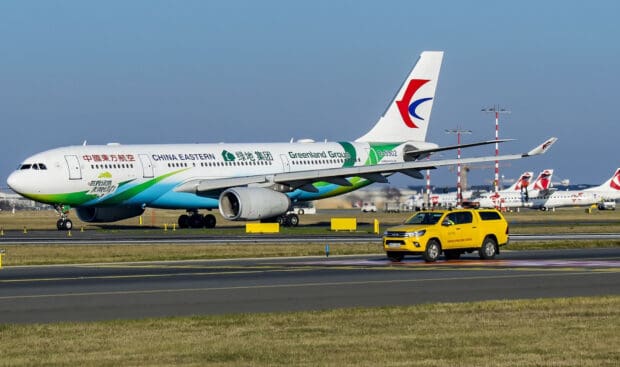 A China Eastern Airlines airplane is taxiing on the runway at an airport, HD Desktop Wallpaper