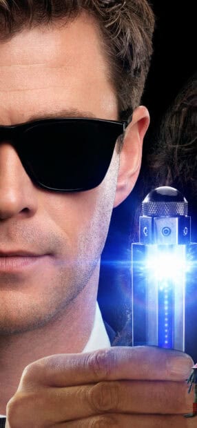 A close up portrait of Chris Hemsworth holding a glowing neuralyzer from Men In Black, HD Mobile Wallpaper
