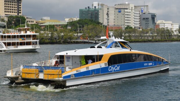 A CityCat ferry sails along the Brisbane River near city buildings, HD Desktop Wallpaper