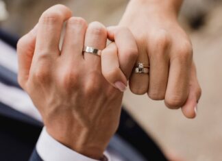 A couple showing their wedding rings while holding hands together, HD Desktop Wallpaper