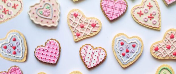 Heart shape wallpapers showing intricately decorated cookies in heart shapes, 2K Desktop Wallpaper
