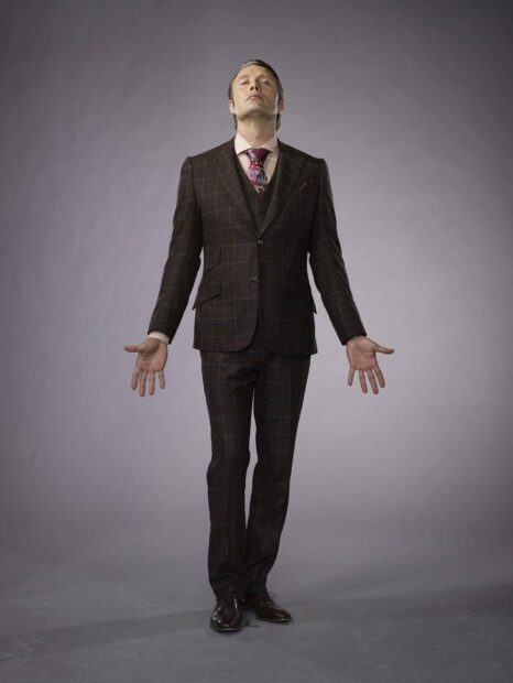 Hannibal Mads Mikkelsen stands with arms open in a dark suit, HD Desktop Wallpaper