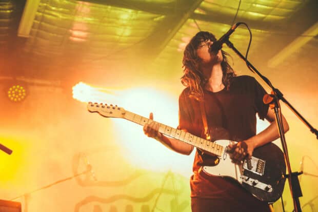 Courtney Barnett performs live playing her guitar, HD Desktop Wallpaper