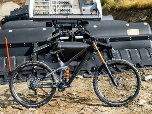 Cube Bikes mountain bike is parked on dirt ground in front of machinery, HD Desktop Wallpaper