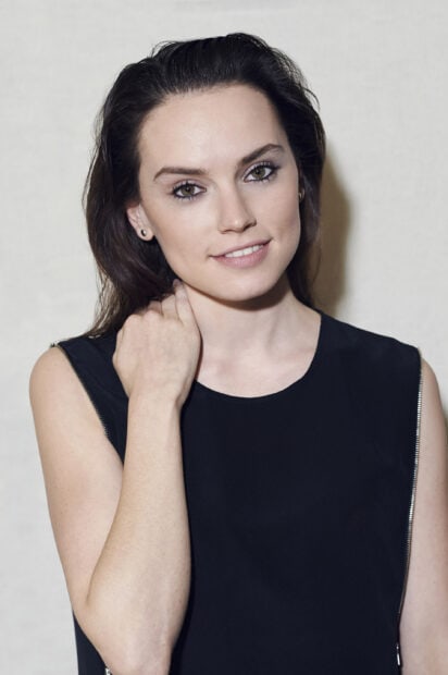 A close up of Daisy Ridley wearing a black sleeveless top and smiling softly, 2K Mobile Wallpaper