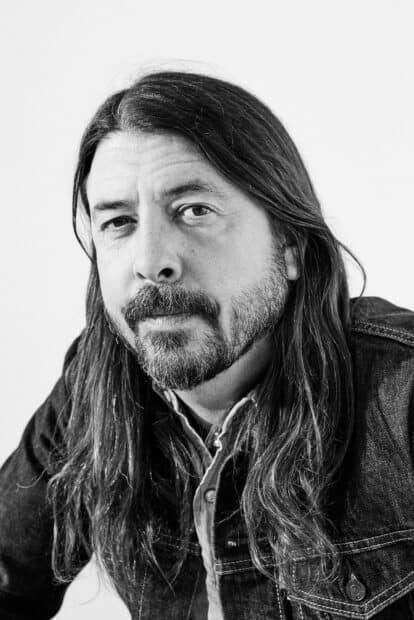 Dave Grohl wallpapers show his focused expression and long hair, HD Phone Wallpaper