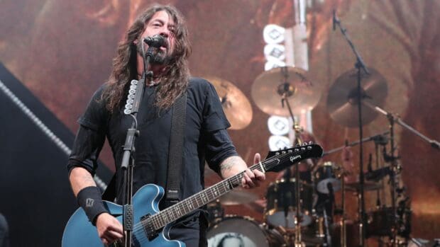 Dave Grohl performs with guitar during a concert, HD Desktop Wallpaper