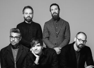 The Death Cab For Cutie band poses together in a black and white portrait, 2K Desktop Wallpaper
